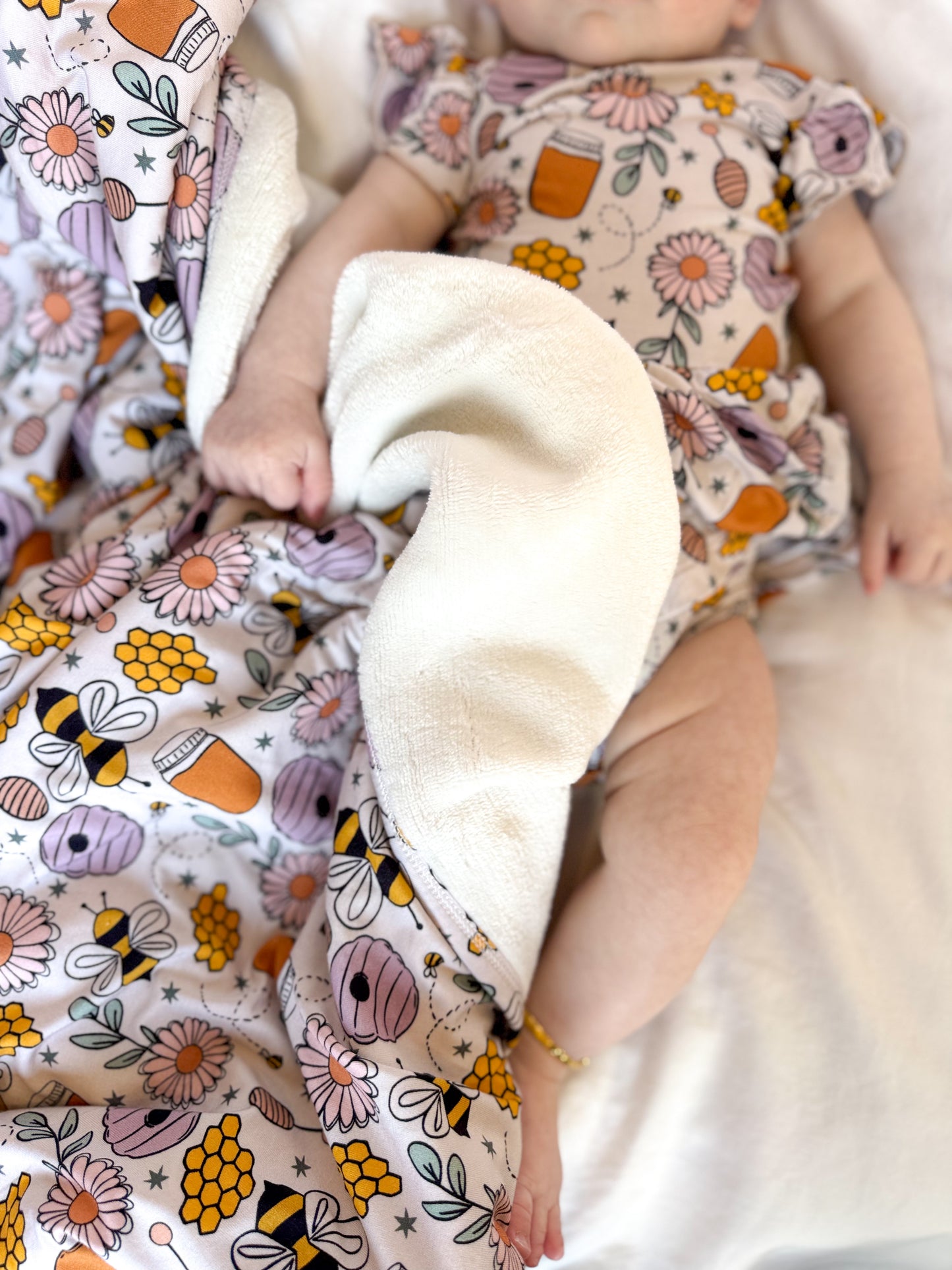 Sweet Honey Bee: Light Plush Blanket