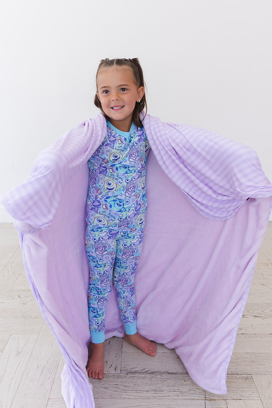 Amelia (ribbed) - Plush Blanket