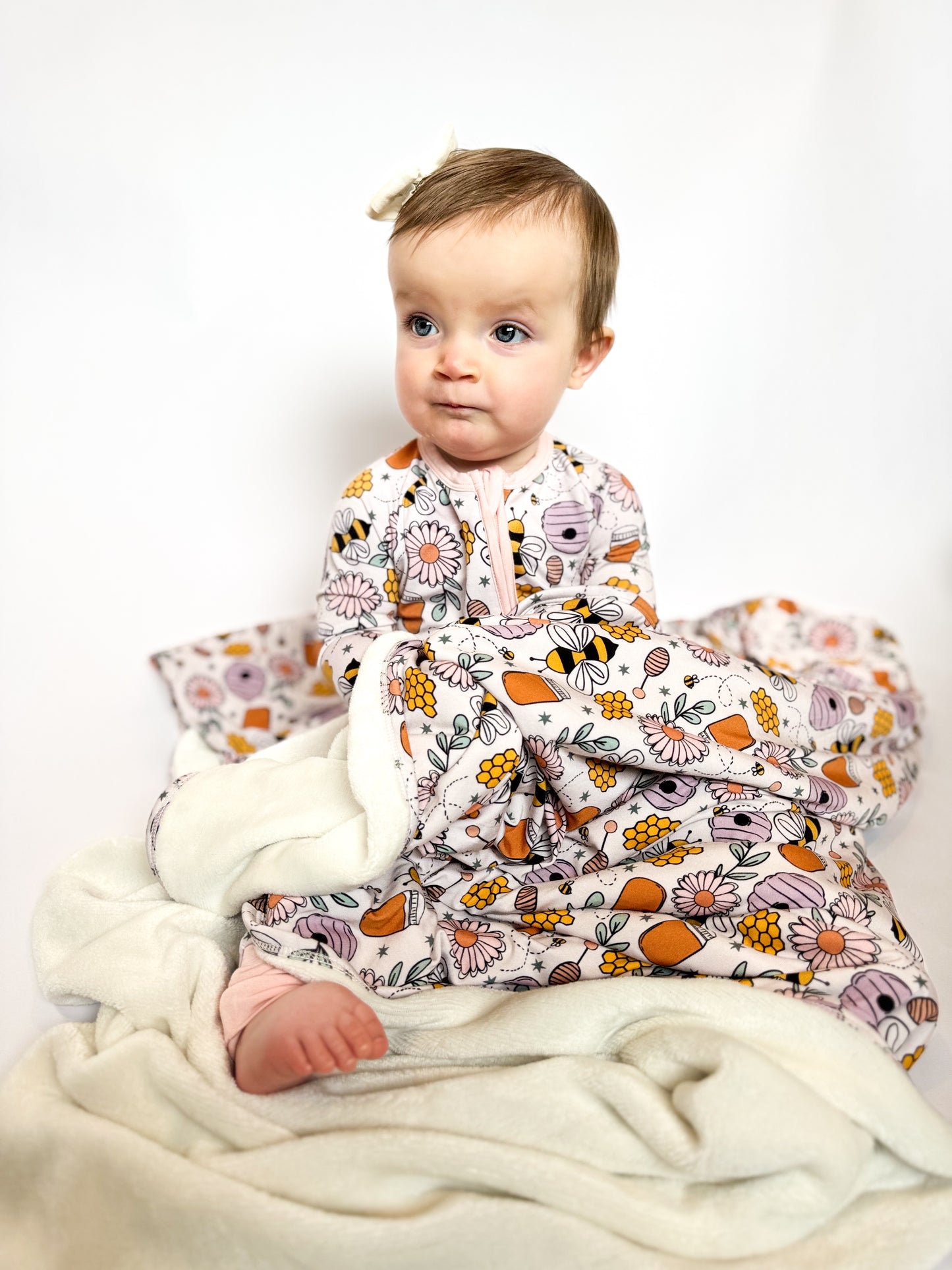 Sweet Honey Bee: Light Plush Blanket
