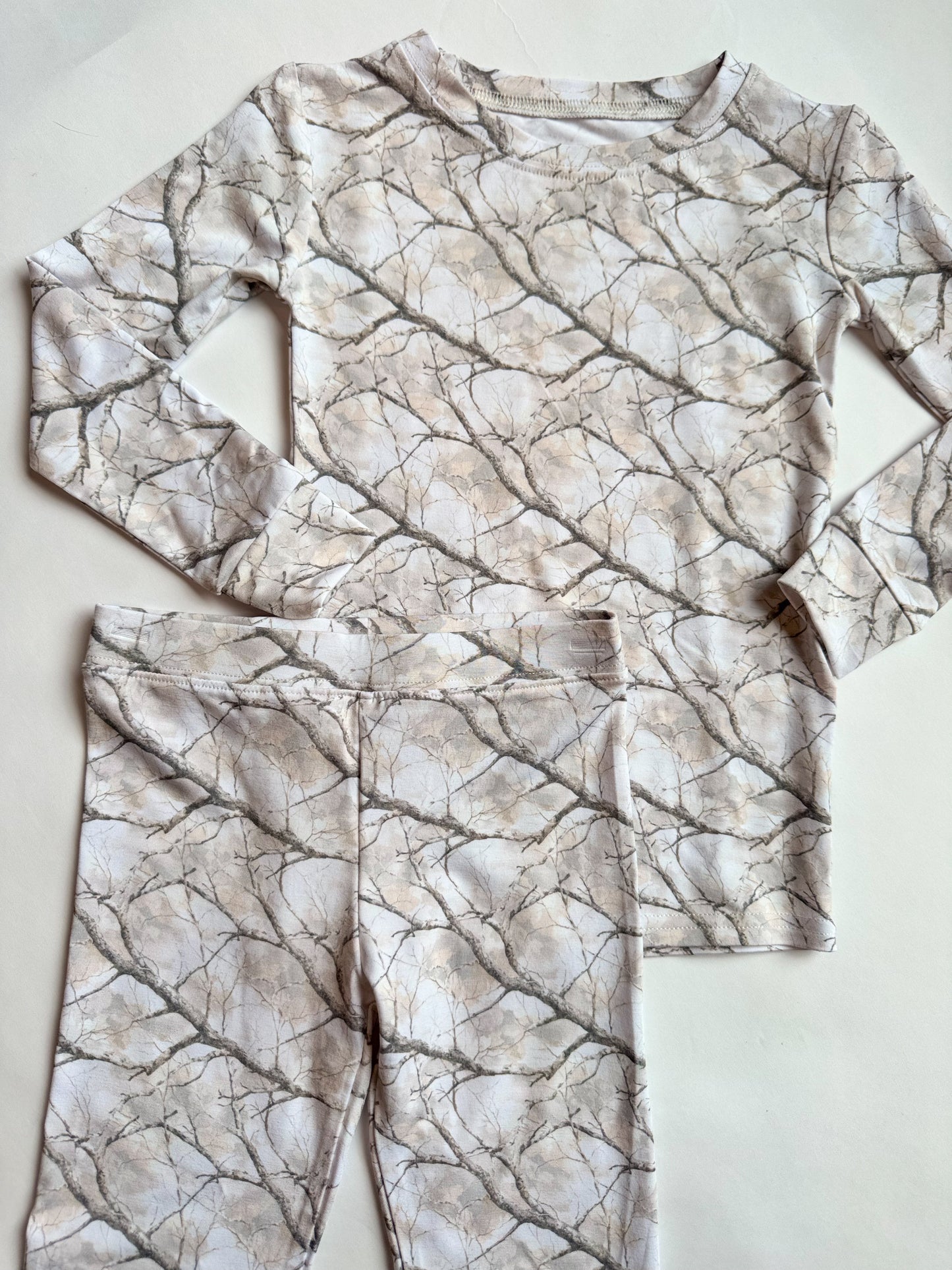 Whiteout: 2 Piece Set