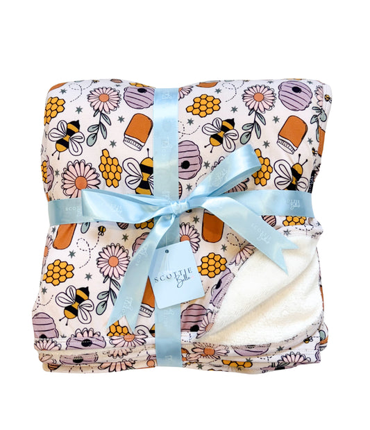 Sweet Honey Bee: Light Plush Blanket