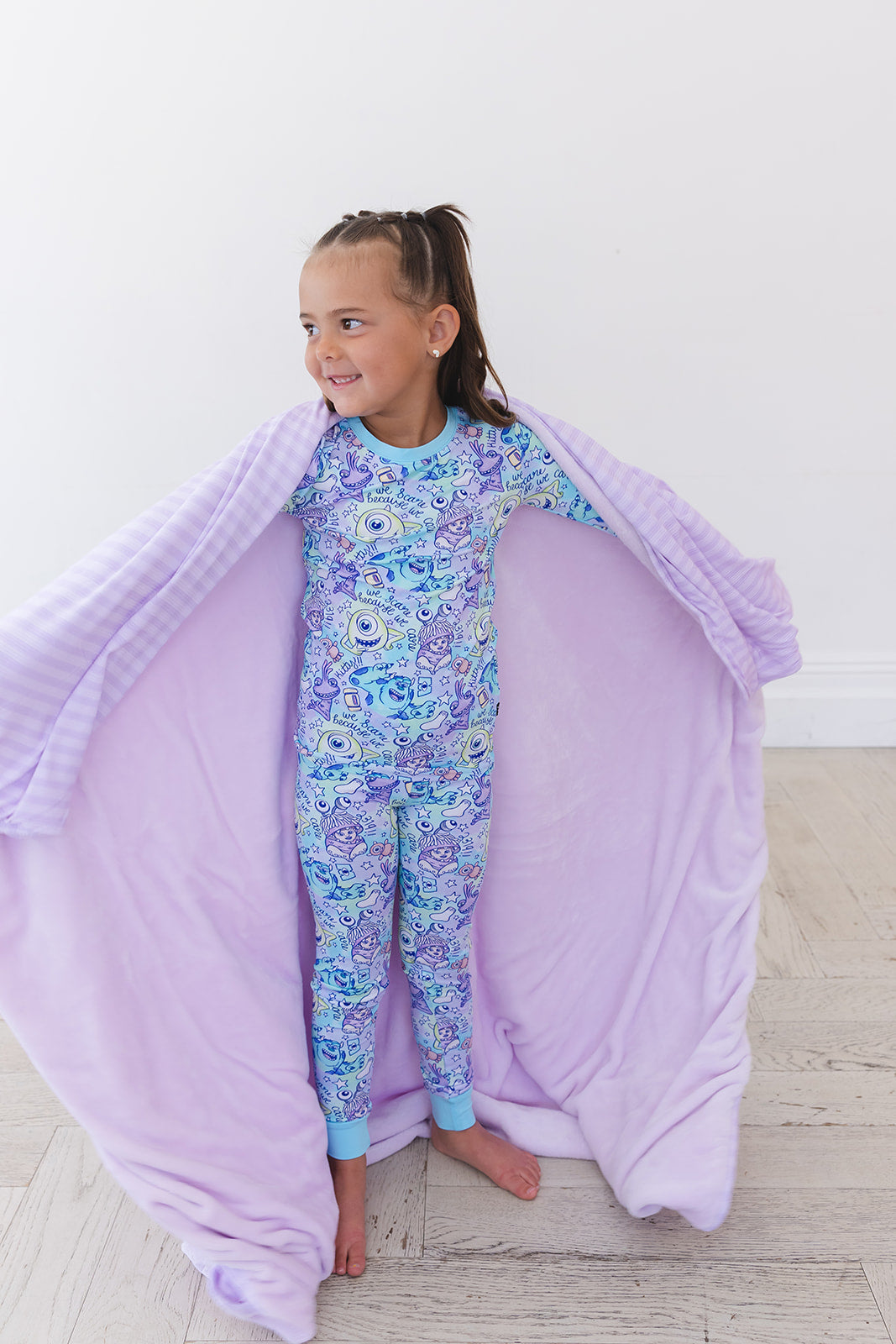 Amelia (ribbed) - Plush Blanket