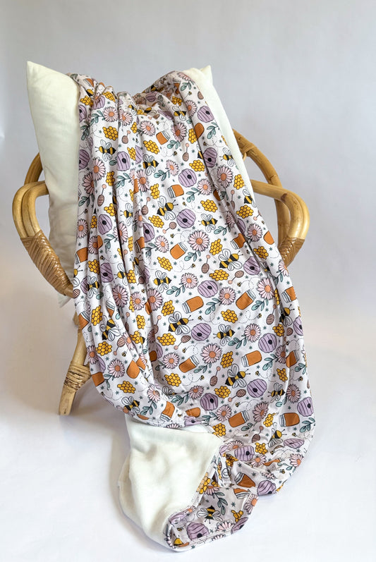 Sweet Honey Bee: Light Plush Blanket