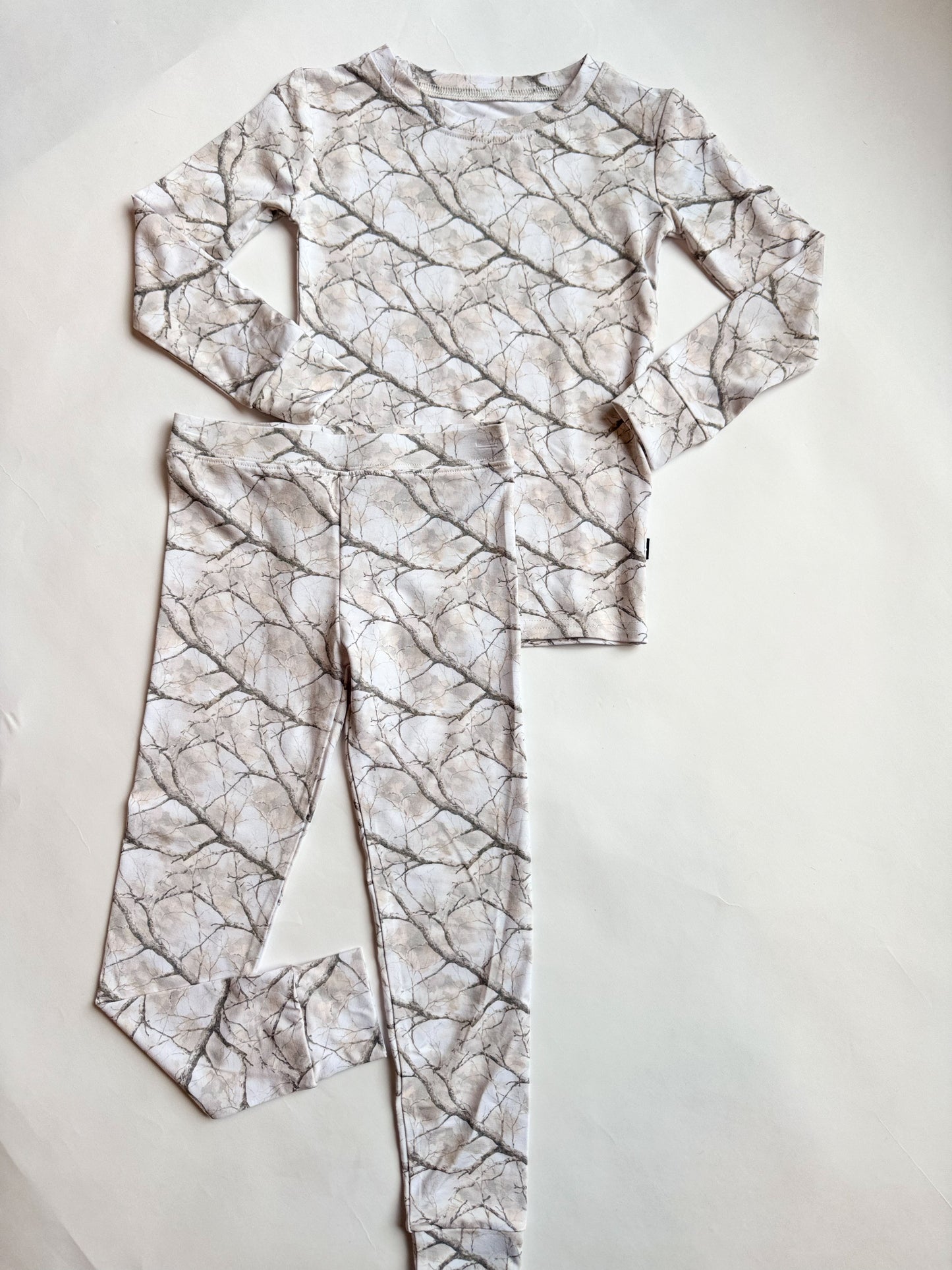 Whiteout: 2 Piece Set