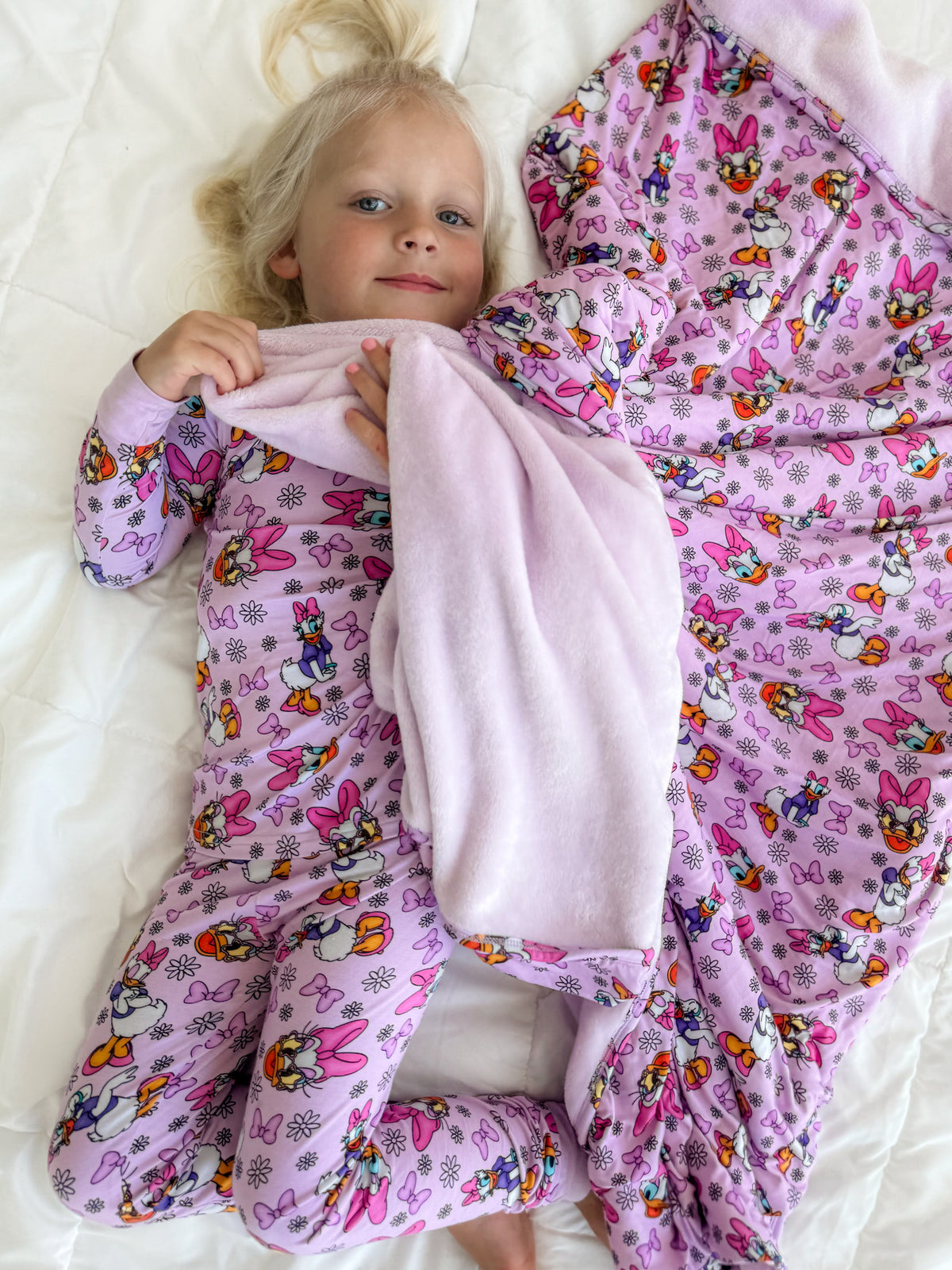 Daisy: Velvet Plush Blanket