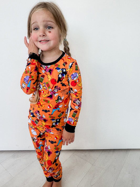 Main Street Halloween: 2 Piece Set